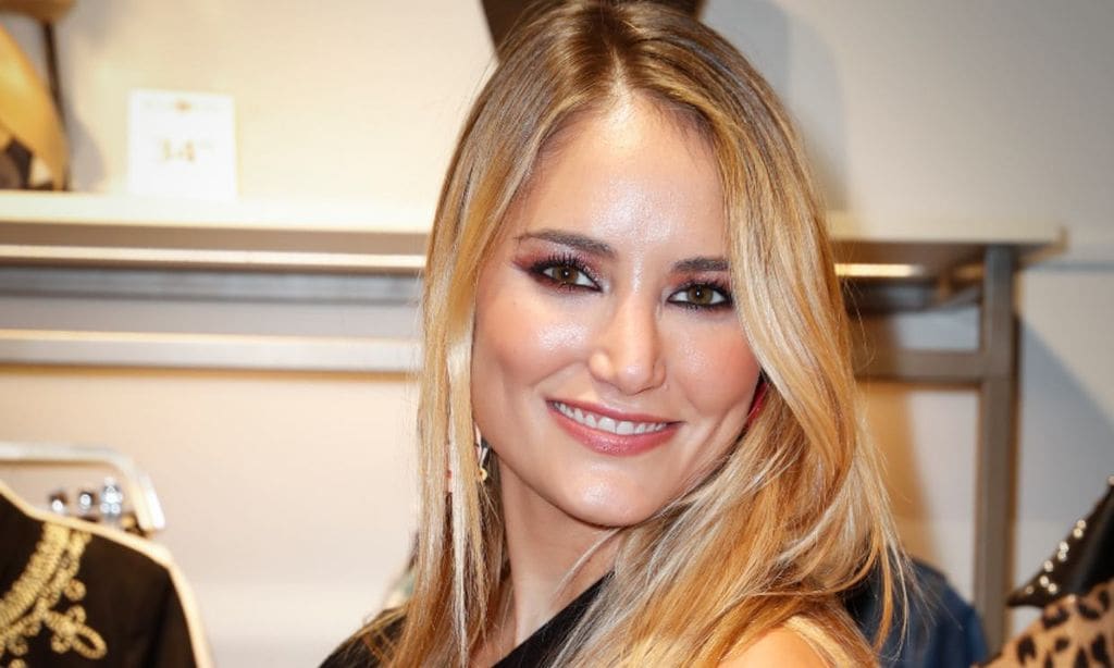 Alba Carrillo cuenta lo que significa la pulsera negra que Rocío Carrasco lució el día de su boda