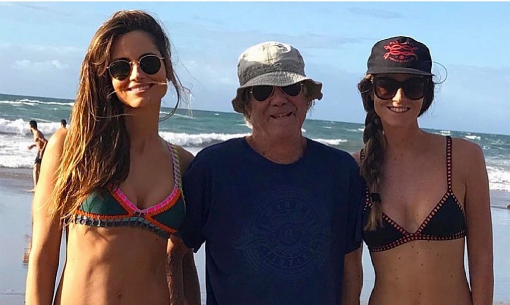 Ariadne Artiles con su hermana Aida y su abuelo