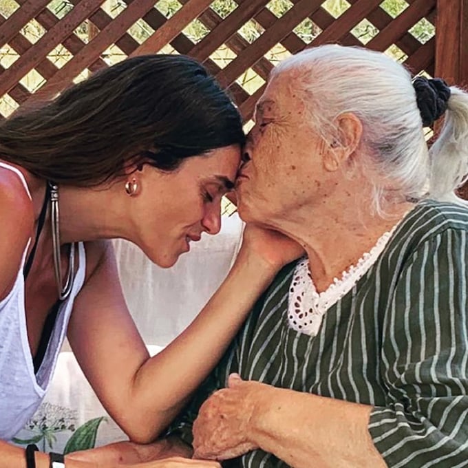 Olivia Molina se despide de su abuela con un beso y una promesa: 'Honraré tu vida a través de la mía'