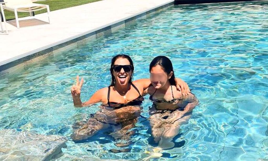 Paula Echevarría y Daniella 'inauguran' la piscina con Miguel Jr. como testigo de excepción