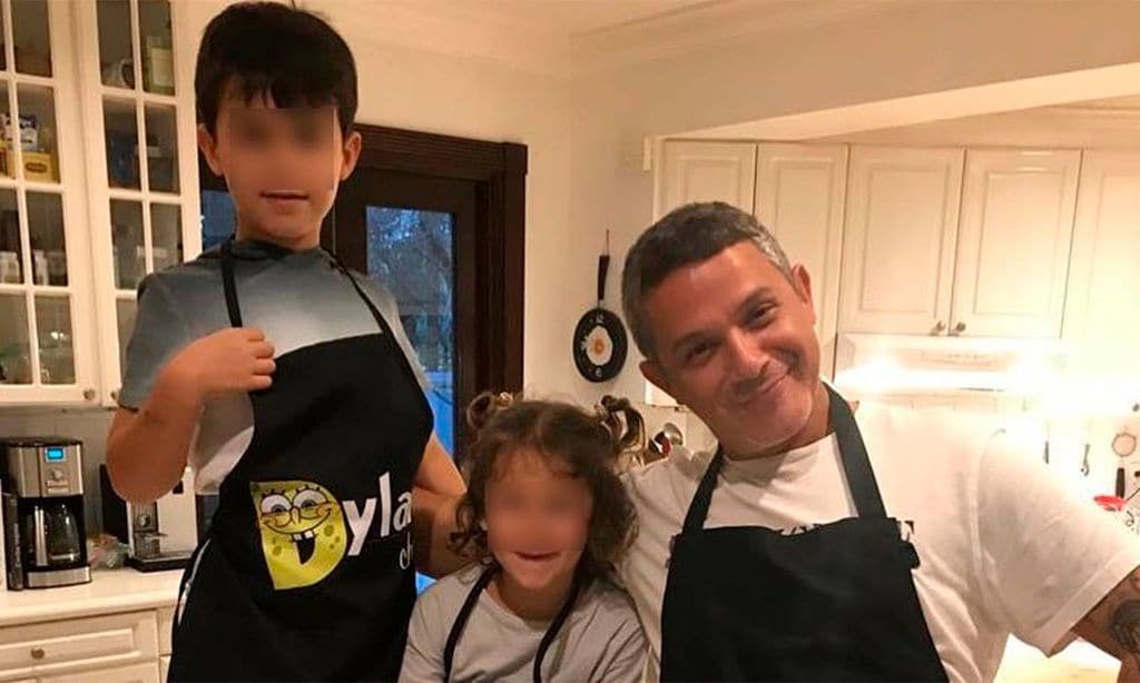 Alejandro Sanz y Rachel Valdés prueban las exquisiteces de Quique Dacosta y sus pinches: los 'peques' de la casa