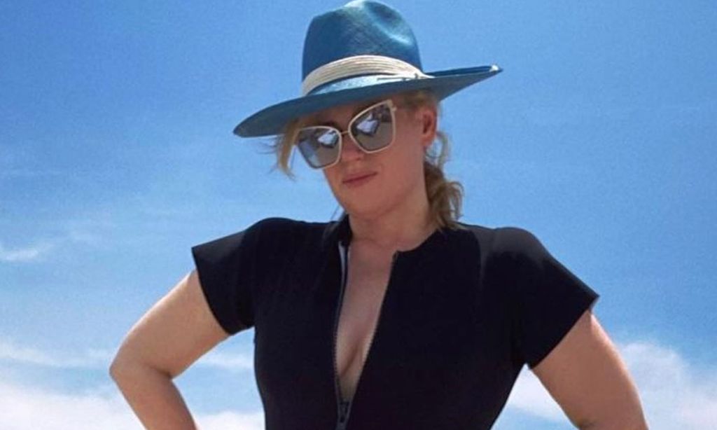 Rebel Wilson presume de figura en bañador tras perder 30 kilos