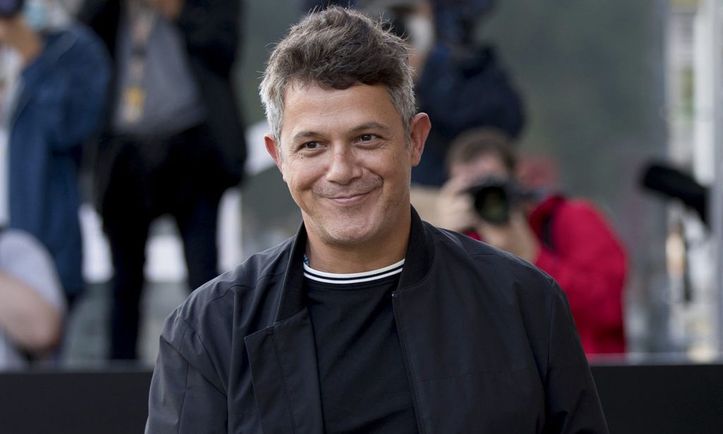 Alejandro Sanz, un padre orgulloso en la graduación de Alexander: 'Algo he hecho bien para merecer un hijo como tú'