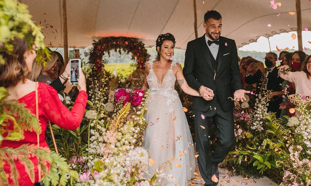¡Chirigotas, romanticismo y un baile con mucha salsa! La boda de ensueño del futbolista Álvaro Negredo