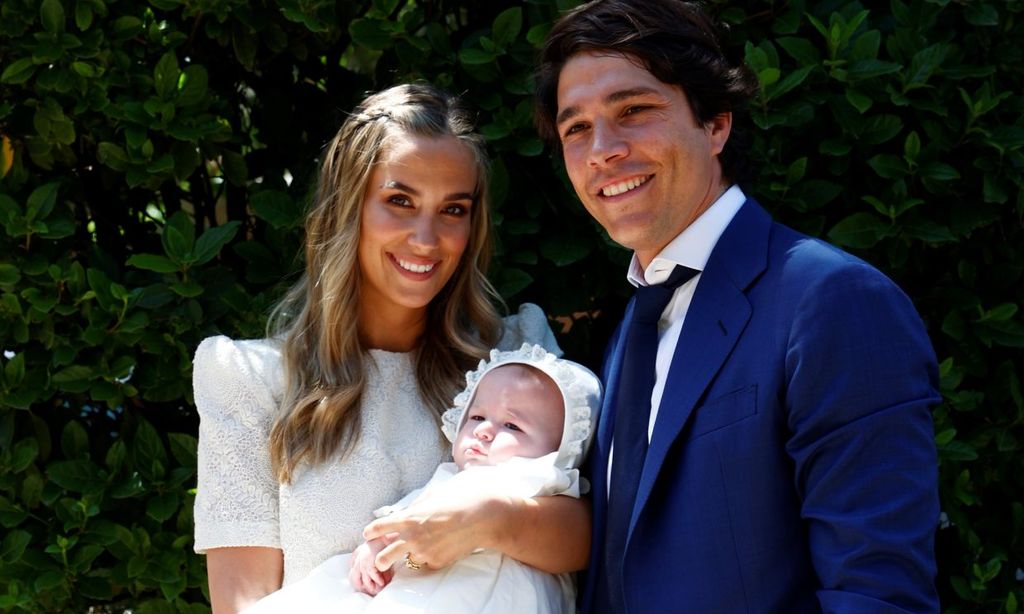 Maria Pombo Y Pablo Castellano Bautizan A Martin En Una Ceremonia Emotiva Y Con Un Importante Faldon
