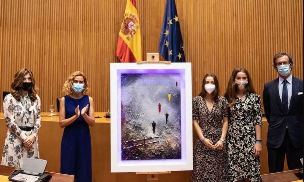 Xandra Falcó, junto a dos de sus hijas, asiste a un emocionante homenaje póstumo a su marido