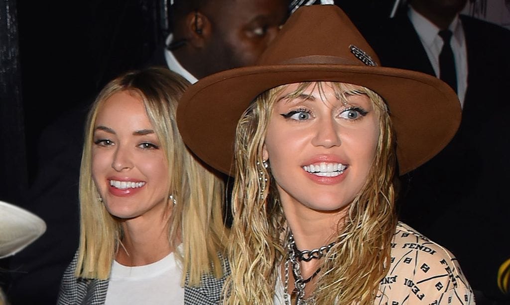 Kaitlynn Carter, ex de Miley Cyrus, está esperando su primer hijo