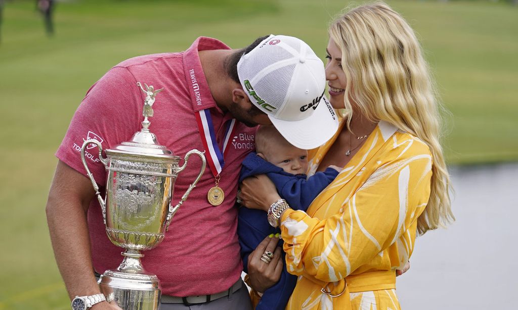 Jon Rahm con su mujer Kelley Cahill y su hijo Kepa