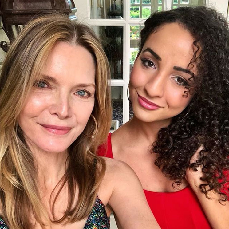 Michelle Pfeiffer presume de hija, Claudia, una belleza de 28 años que vive ajena al 'star-system'