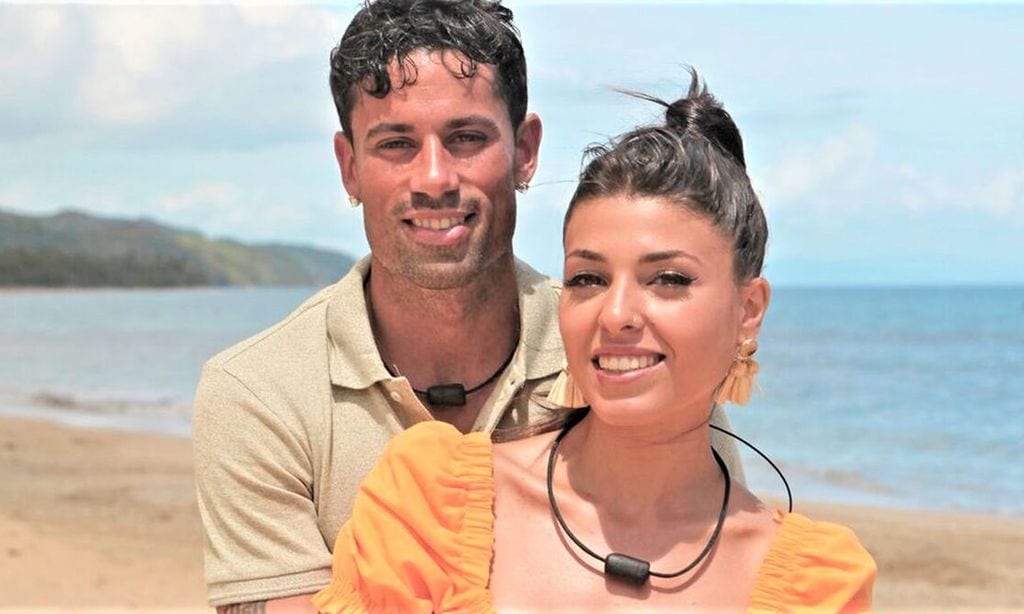 Mientras Lola sigue luchando en ‘Supervivientes', su ex disfruta en Ibiza con una mujer muy 'tentadora'
