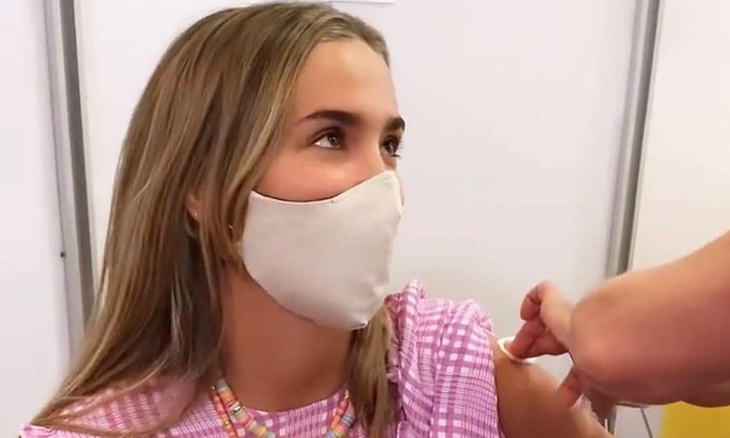 María Pombo responde a la polémica y aclara por qué ha sido vacunada contra el coronavirus con 26 años