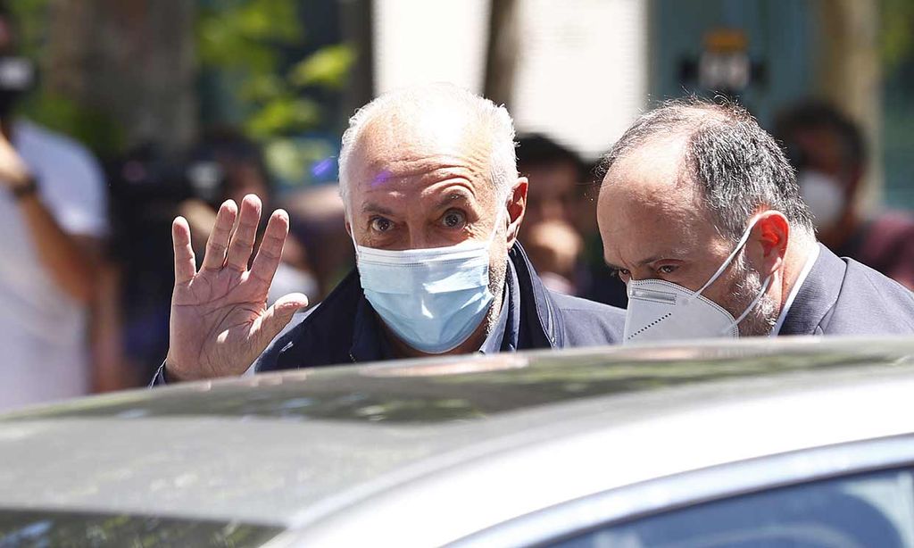 Primeras imágenes de José Luis Moreno tras su detención: sale en libertad bajo fianza de 3 millones de euros