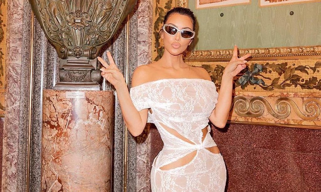 Kim Kardashian hace de las suyas en el Vaticano: el polémico look para ir a la Capilla Sixtina