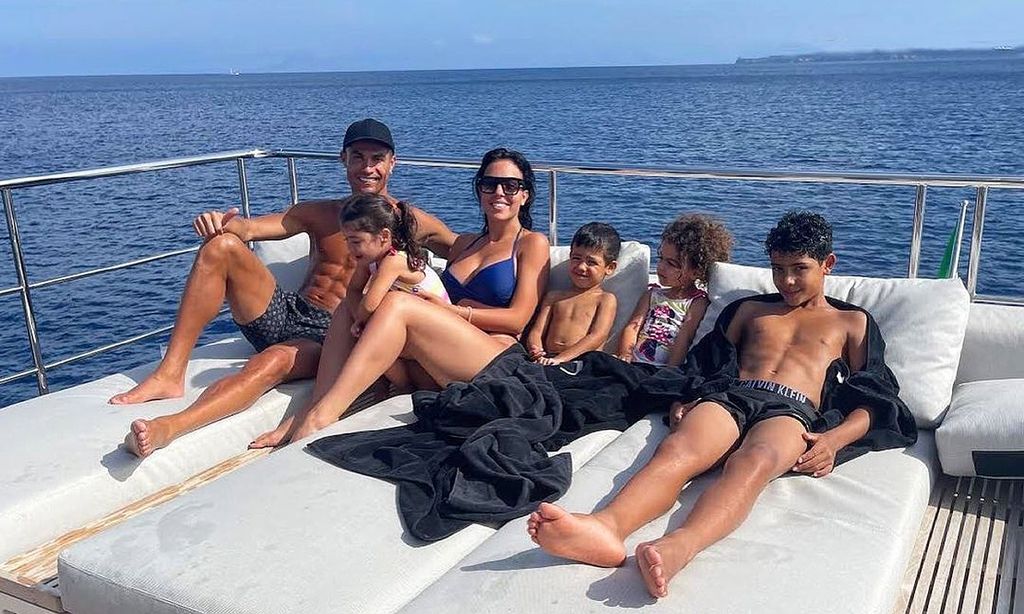 Cristiano Ronaldo con Georgina Rodríguez y sus hijos