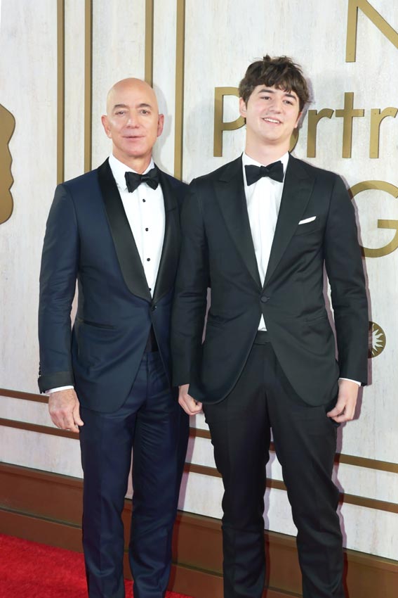 Jeff Bezos y su hijo