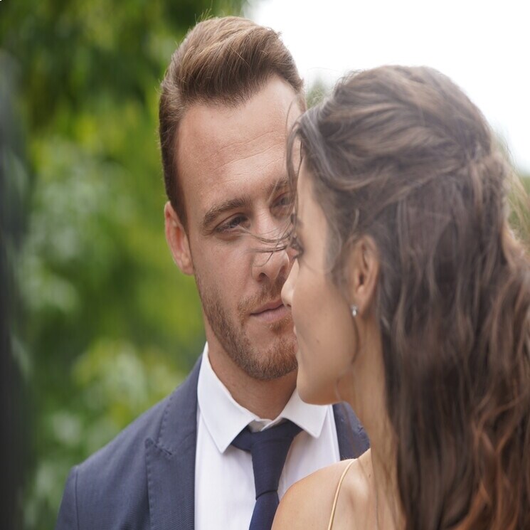 Un amor que traspasa barreras: Hande Erçel y Kerem Bürsin, premiados como 'Mejor pareja' en la ficción 'Love is in the air'