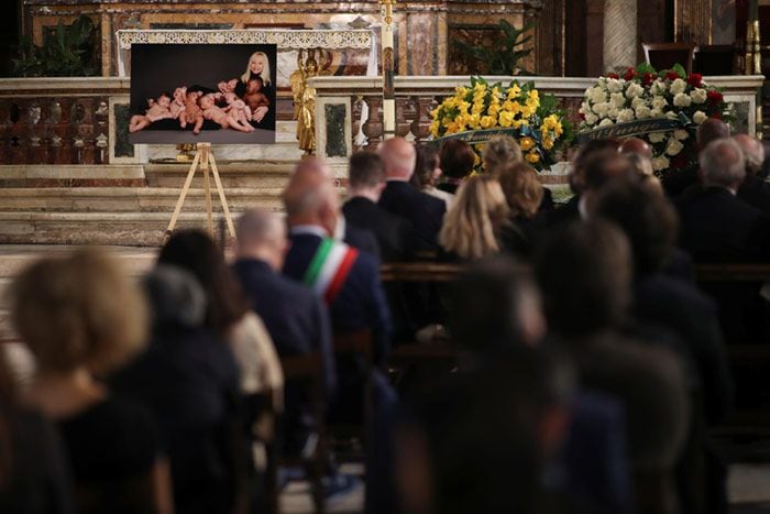 Raffaella Carrà: un funeral lleno de homenajes con sus familiares y amigos presentes