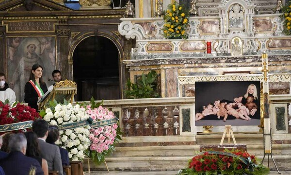 Raffaella Carrà: un funeral lleno de homenajes con sus familiares y amigos presentes