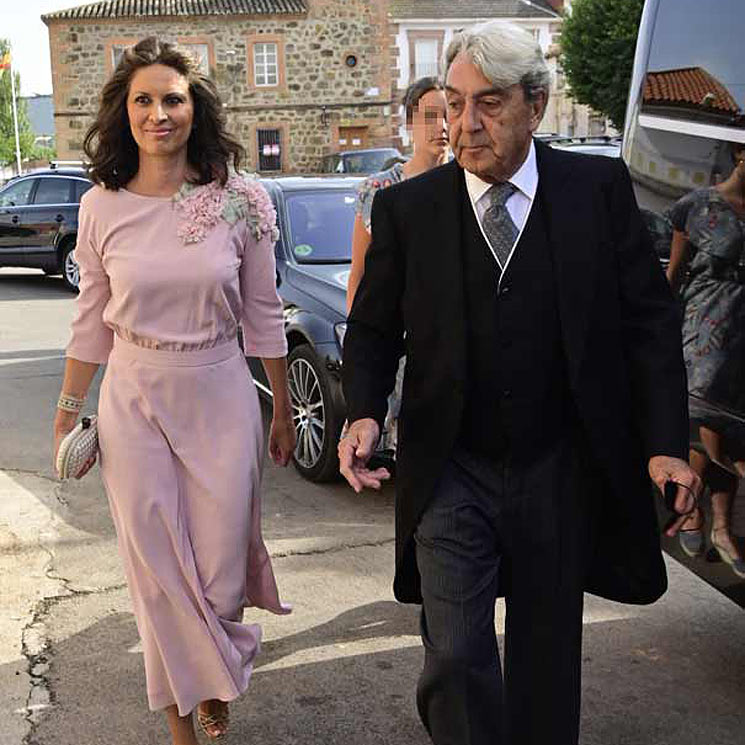 Alberto Cortina con Elena Cué, Marta Ortega y Tamará Falcó, entre los invitados a la boda de Felipe Cortina y Amelia Millán 