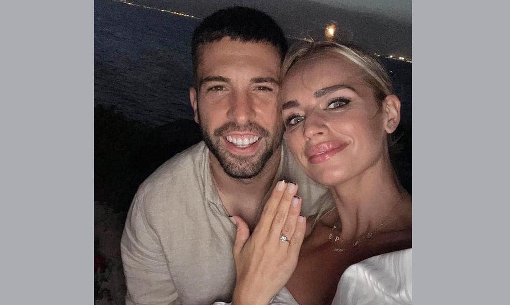 '¡Ha dicho que sí!': Romarey Ventura muestra el espectacular anillo de su compromiso con Jordi Alba