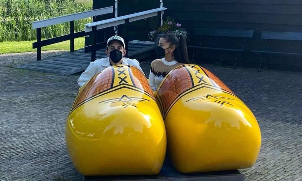 Ariana Grande y su marido, de luna de miel por Holanda entre canales y ¡zuecos gigantes!