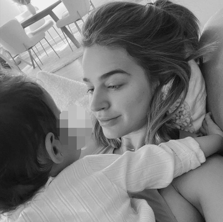 Laura Escanes revela que ella y su hija Roma han dado positivo en covid y explica sus síntomas