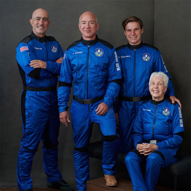 Un holandés, de 18 años, una aviadora, de 82, y su hermano Mark: los tres acompañantes de Jeff Bezos en su viaje espacial