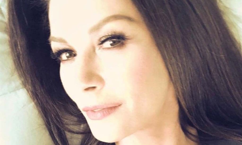 La oculta faceta de Catherine Zeta Jones cultivando tomates en Mallorca, ¡se los quitan de las manos!