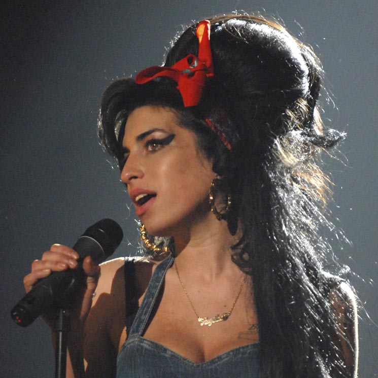 Diez años sin Amy Winehouse, la diva del soul que se perdió en un abismo de excesos
