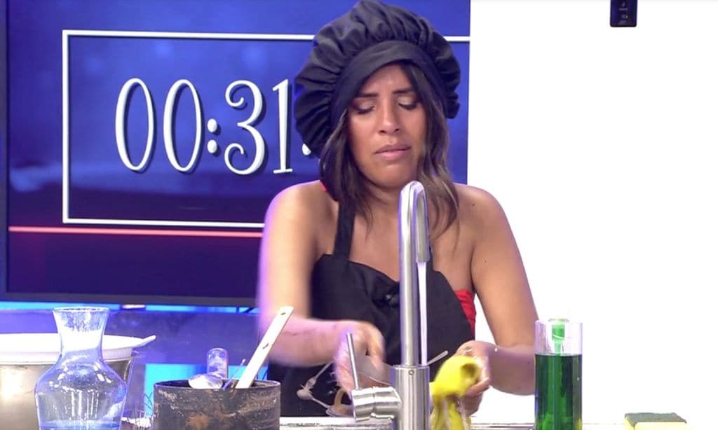 Isa Pantoja no puede contener las lágrimas al hablar de su madre en 'La última cena'