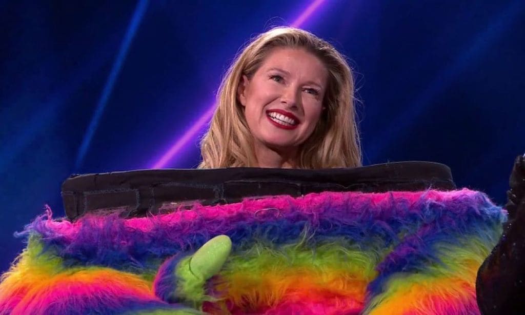 Anne Igartiburu y su experiencia en 'Mask Singer': 'Me tenían que levantar entre dos personas'