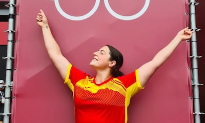 Sala de recreativos y hasta móviles de regalo: la atleta Belén Toimil muestra los secretos de la villa olímpica