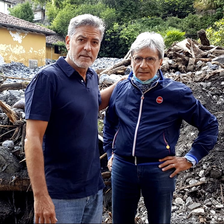 George Clooney recorre los lugares afectados por las desastrosas inundaciones en el Lago Como y ayuda a las víctimas