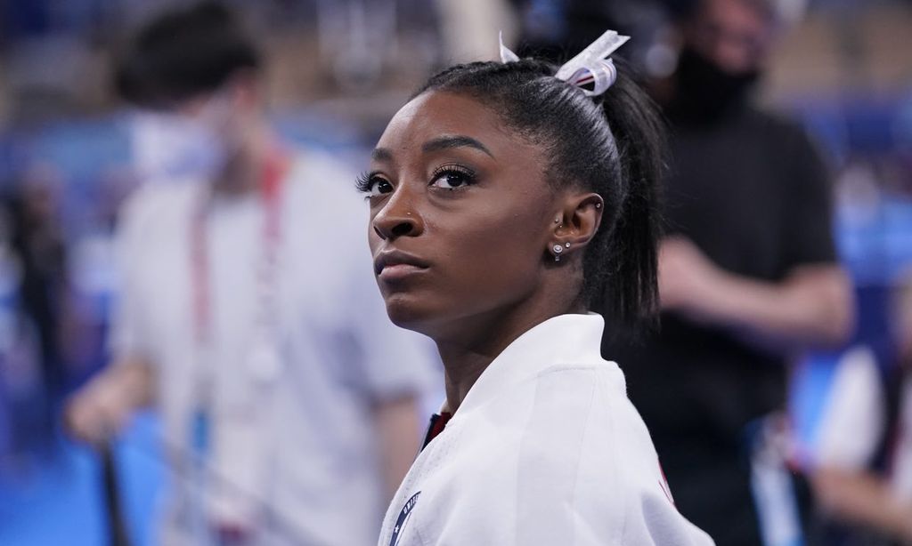 Simone Biles revela que su tía falleció inesperadamente durante los Juegos Olímpicos