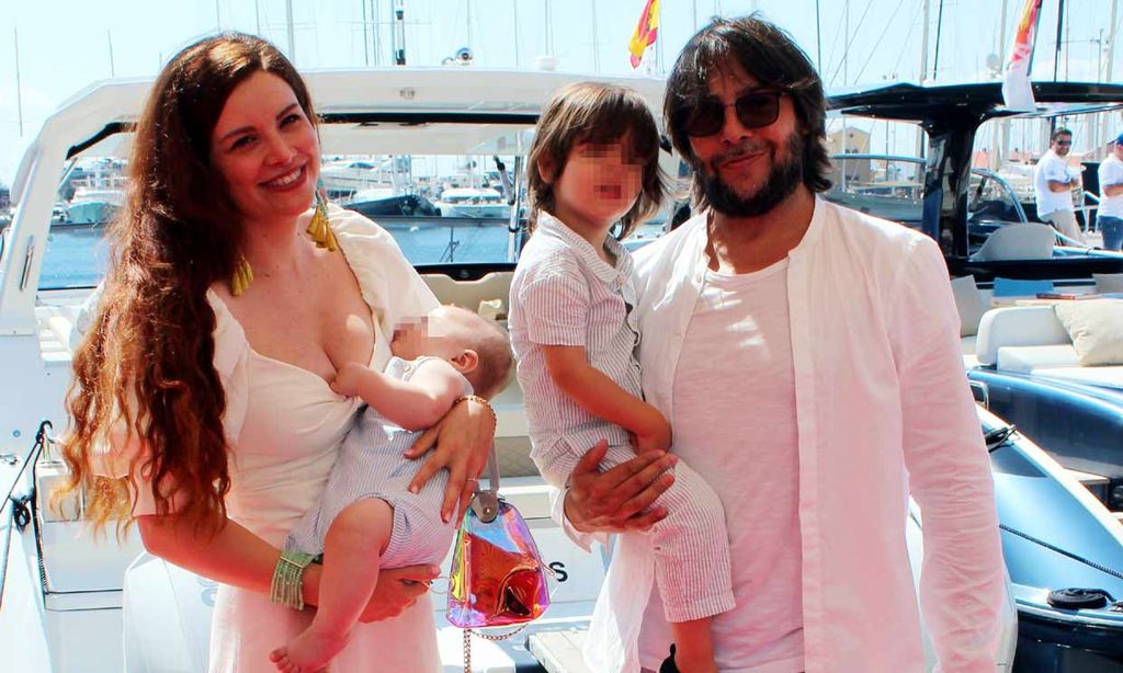 La felicidad de Joaquín Cortés y su familia en Mallorca tras el susto vivido con su hijo pequeño