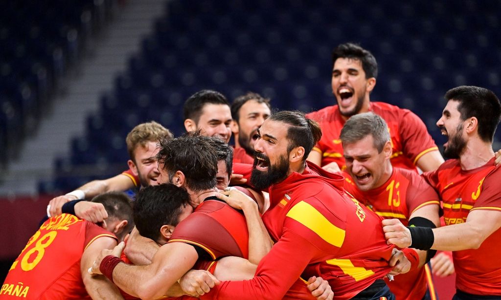 Lágrimas, euforia y una emotiva despedida... Los 'Hispanos' conquistan el bronce en balonmano