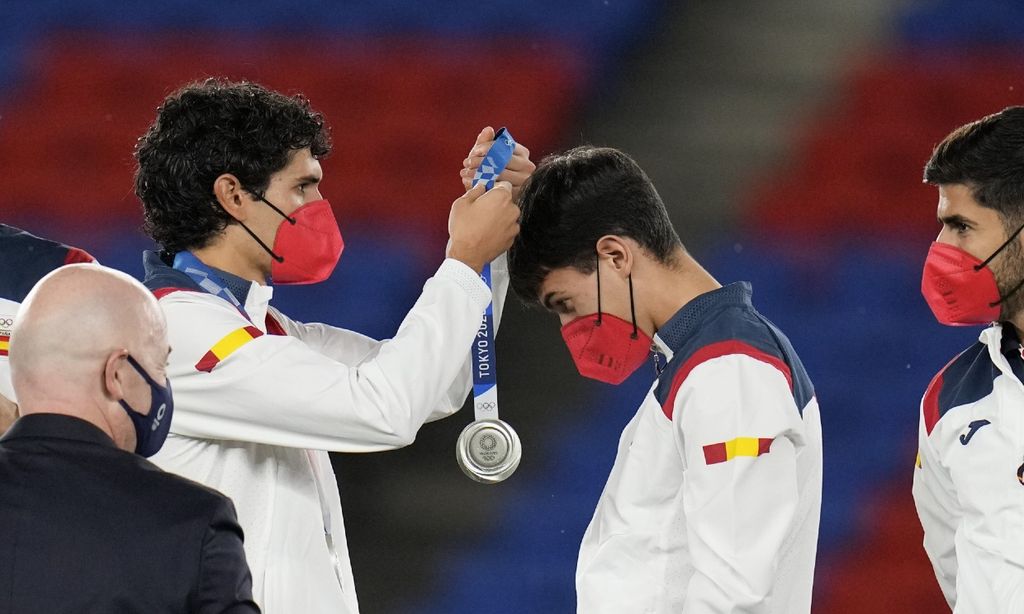 Tokio 2020: Así entregaron la medalla de plata a la ...