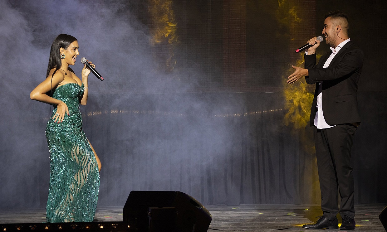 Georgina Rodríguez sorprende al público de la Starlite Gala cantando con Beret