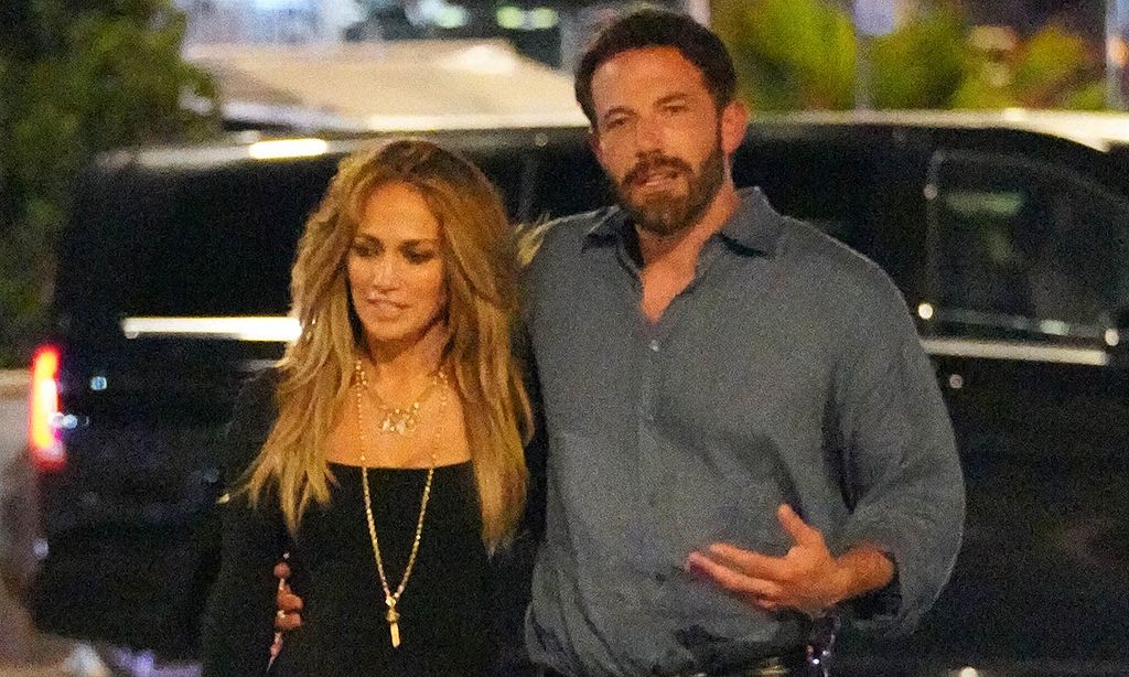 Primero sus hijos y ahora los amigos: Jennifer Lopez y Ben Affleck, día de playa con Matt Damon