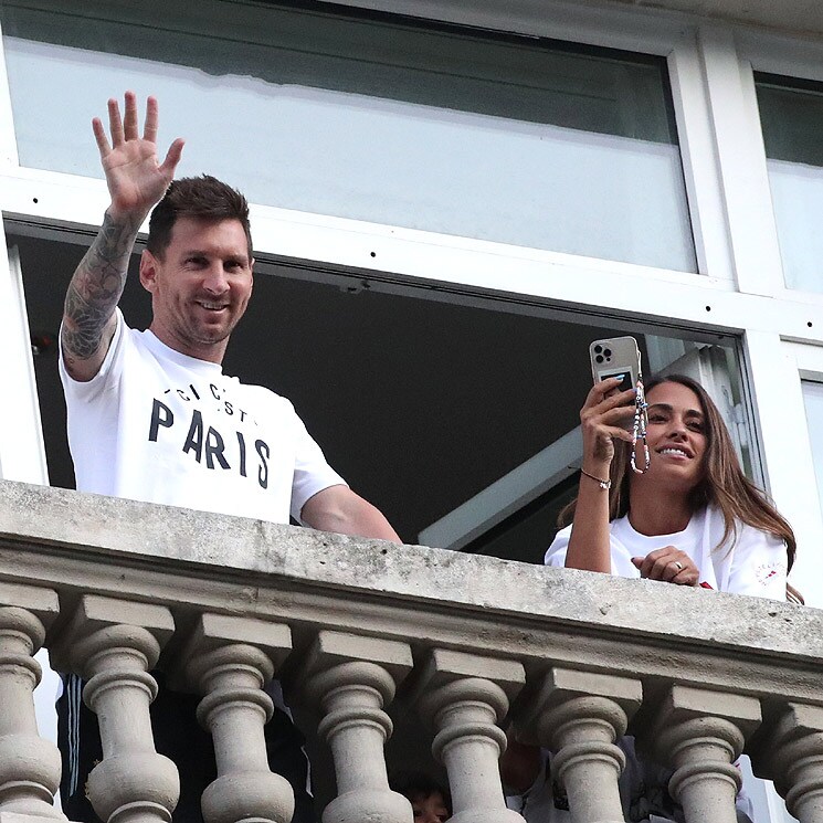 Furor en París por la llegada de Leo Messi junto a su familia a la ciudad que será su nuevo hogar