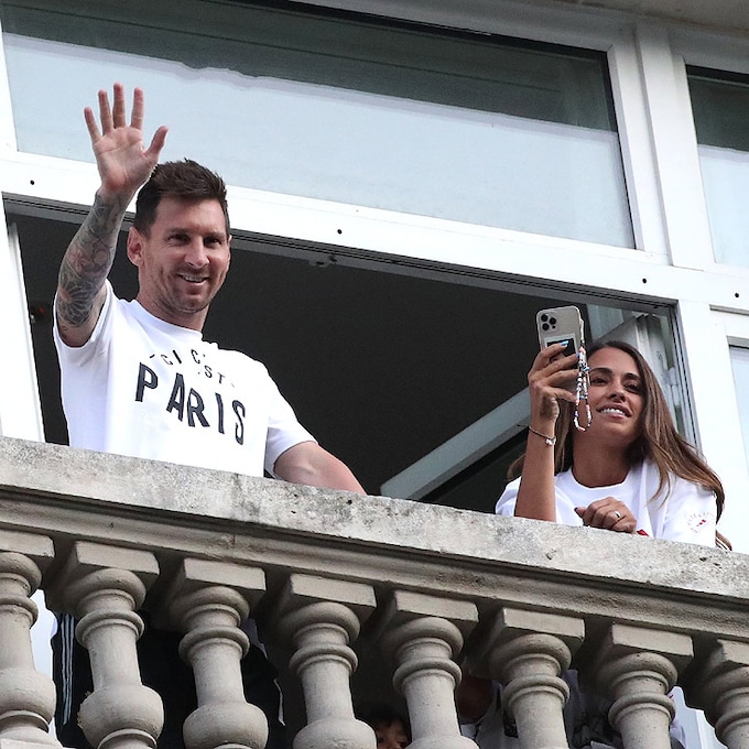 Furor en París por la llegada de Leo Messi junto a su familia a la ciudad que será su nuevo hogar