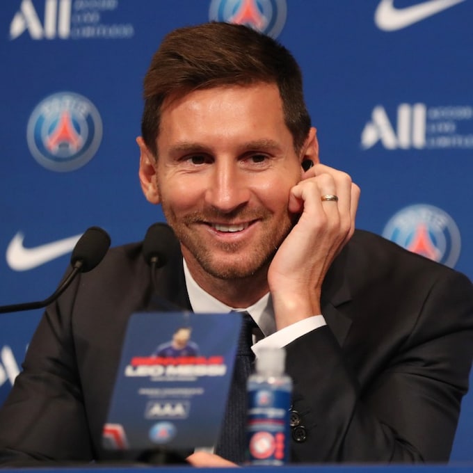 Messi comparte protagonismo con sus hijos en su presentación en París