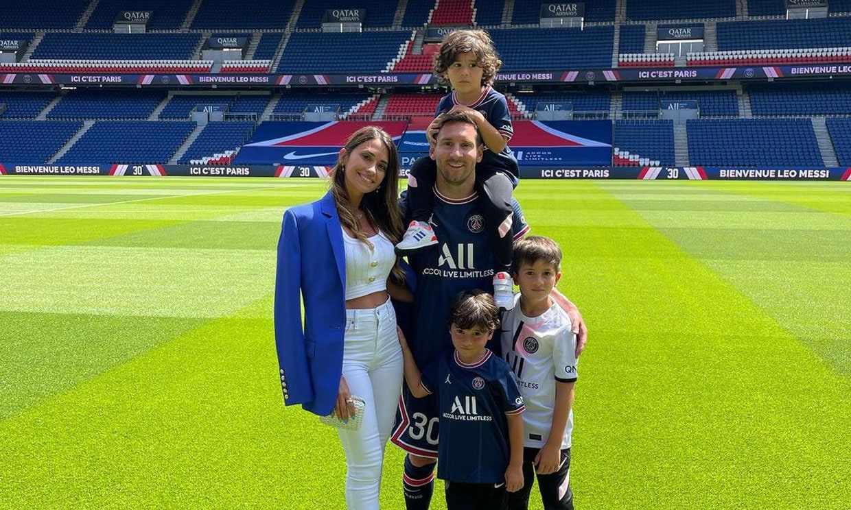 Antonela Roccuzzo con Messi y sus tres hijos
