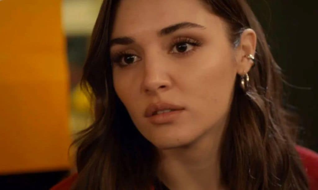 Hande Erçel quiere retirarse durante un tiempo tras el final de 'Love is in the air'