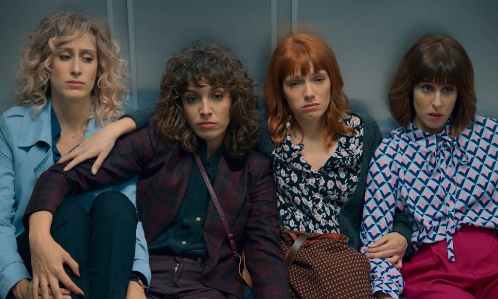 Descubre en ¡HOLA! los secretos del vestuario y la evolución de los personajes en la segunda temporada de 'Valeria'