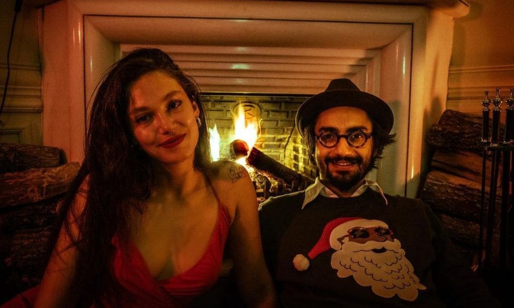 Melisa Şenolsun ('Te alquilo mi amor') rompe con su novio tras descubrir unos mensajes con Tüba Büyüküstün ('Suhan')