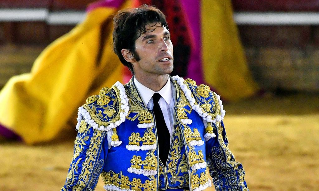 Cayetano Rivera sufre una cogida en la plaza de toros de Guijuelo que le lleva al hospital
