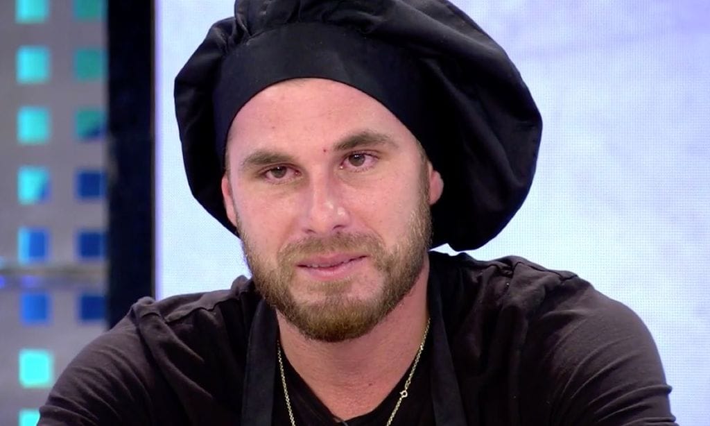 Tom Brusse se derrumba al recordar la etapa de su vida en la que perdió a su madre