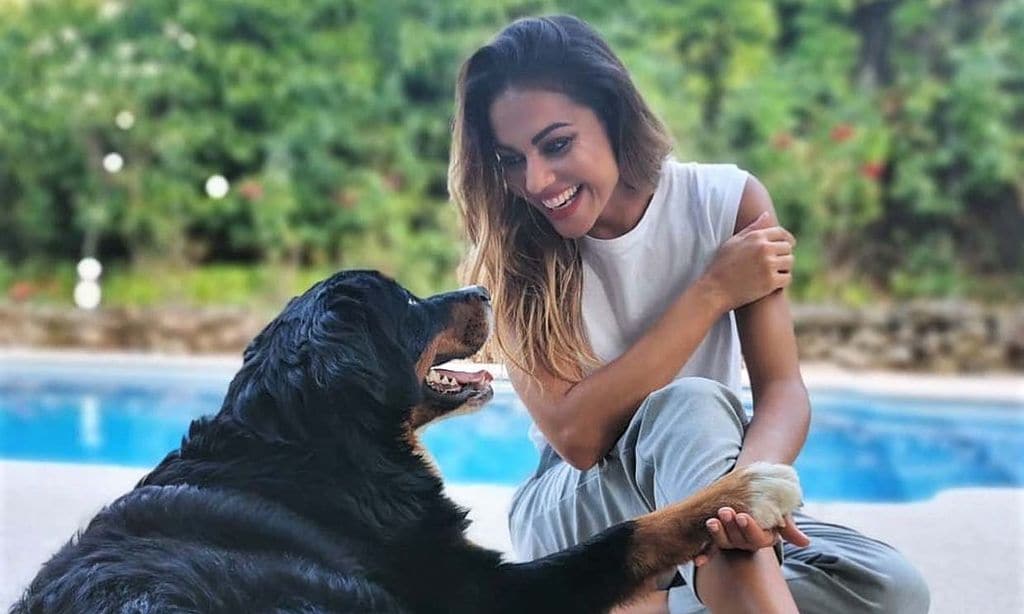 La reaparición de Lara Álvarez en muy buena compañía y 'viviendo de amor'