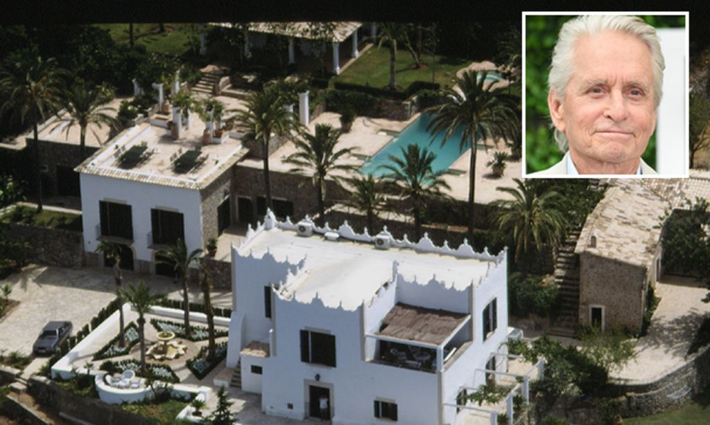 Michael Douglas compra la parte de la casa de Mallorca que pertenecía a su ex: ‘No era agradable para nadie compartirla’